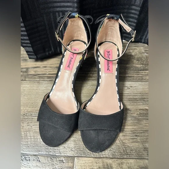 Betsy Johnson heels - Picture 2 of 6